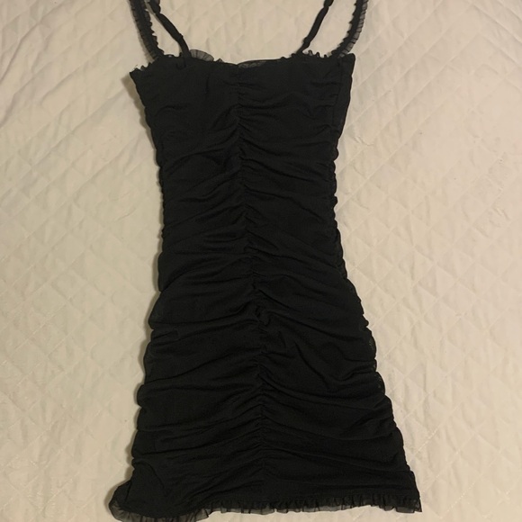 sinched black mini bodycon dress 🌹 - Picture 4 of 5